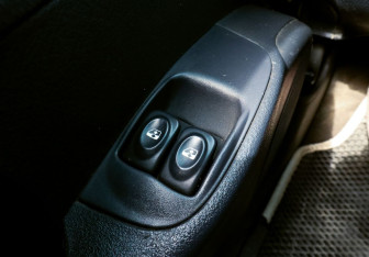 Подержанный автомобиль Renault Megane Sedan 2002 года (12 фото)