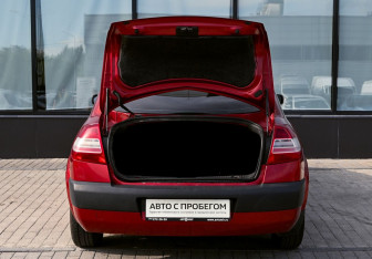Подержанный автомобиль Renault Megane Sedan 2006 года (18 фото)