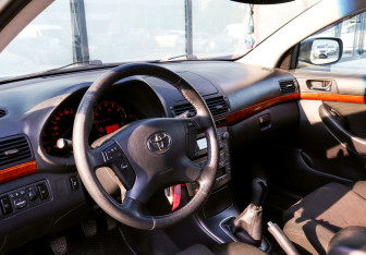 Подержанный автомобиль Toyota Avensis Sedan 2007 года (15 фото)