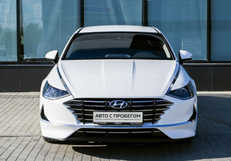 Подержанный автомобиль Hyundai Sonata 2023 года (8 фото)