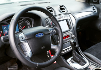 Подержанный автомобиль Ford Mondeo Sedan 2010 года (15 фото)