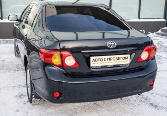 Подержанный автомобиль Toyota Corolla Sedan 2008 года (3 фото)