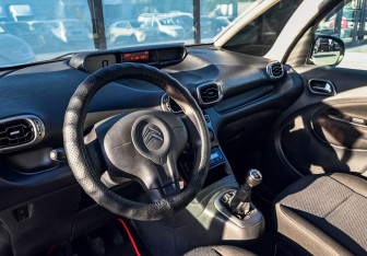 Подержанный автомобиль Citroen C3 Picasso 2010 года (12 фото)