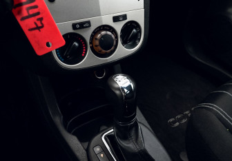 Подержанный автомобиль Opel Corsa 2008 года (10 фото)