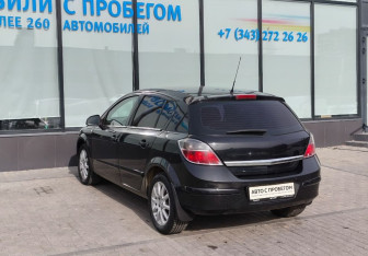 Подержанный автомобиль Opel Astra Hatchback 2013 года (3 фото)