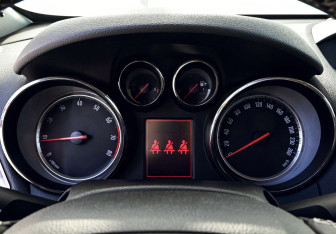 Подержанный автомобиль Opel Mokka 2013 года (9 фото)