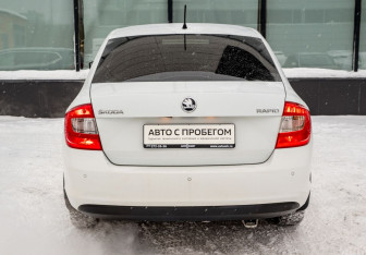 Подержанный автомобиль Skoda Rapid Liftback 2015 года (4 фото)