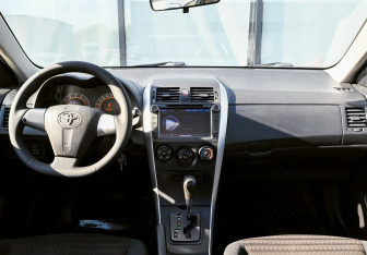 Подержанный автомобиль Toyota Corolla Sedan 2012 года (16 фото)