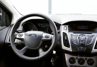 Подержанный автомобиль Ford Focus Sedan 2012 года (19 фото)
