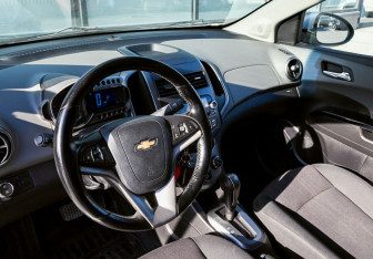 Подержанный автомобиль Chevrolet Aveo Sedan 2012 года (15 фото)