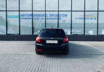 Подержанный автомобиль Kia Ceed Hatchback 2012 года (4 фото)