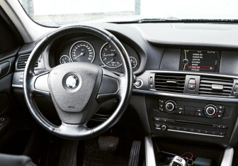 Подержанный автомобиль BMW X3 2014 года (18 фото)