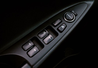 Подержанный автомобиль Hyundai Sonata 2011 года (12 фото)
