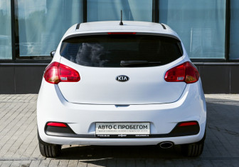 Подержанный автомобиль Kia Ceed Hatchback 2012 года (19 фото)