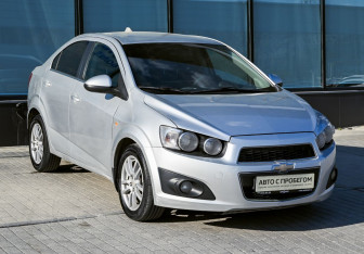 Подержанный автомобиль Chevrolet Aveo Sedan 2012 года (7 фото)