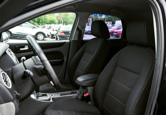 Подержанный автомобиль Ford Focus Hatchback 2009 года (13 фото)