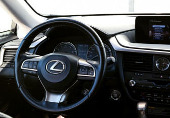 Подержанный автомобиль Lexus RX 2018 года (11 фото)