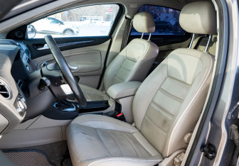 Подержанный автомобиль Ford Mondeo Sedan 2012 года (9 фото)