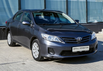 Подержанный автомобиль Toyota Corolla Sedan 2012 года (7 фото)