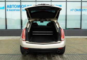 Подержанный автомобиль Cadillac SRX 2012 года (22 фото)