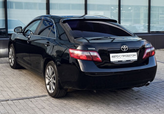 Подержанный автомобиль Toyota Camry Sedan 2011 года (3 фото)