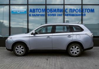 Подержанный автомобиль Mitsubishi Outlander 2013 года (2 фото)