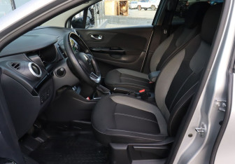 Подержанный автомобиль Renault Kaptur 2020 года (17 фото)
