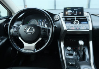 Подержанный автомобиль Lexus NX 2015 года (10 фото)