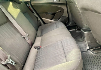 Подержанный автомобиль Opel Astra Hatchback 2011 года (14 фото)