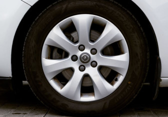 Подержанный автомобиль Opel Astra Sedan 2014 года (21 фото)