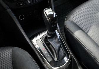 Подержанный автомобиль Hyundai Solaris Hatchback 2015 года (13 фото)