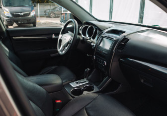 Подержанный автомобиль Kia Sorento 2012 года (11 фото)