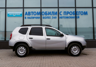 Подержанный автомобиль Renault Duster 2014 года (6 фото)