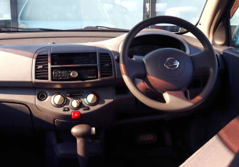 Подержанный автомобиль Nissan March Hatchback 2002 года (16 фото)