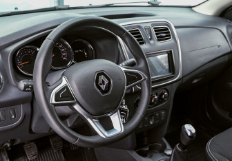 Подержанный автомобиль Renault Logan Sedan 2022 года (10 фото)