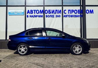 Подержанный автомобиль Honda Civic Sedan 2011 года (6 фото)