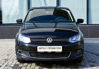 Подержанный автомобиль Volkswagen Polo Sedan 2011 года (8 фото)