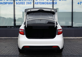 Подержанный автомобиль Kia Rio Sedan 2013 года (14 фото)