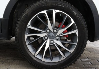 Подержанный автомобиль Geely Coolray 2023 года (20 фото)