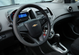 Подержанный автомобиль Chevrolet Aveo Sedan 2013 года (9 фото)