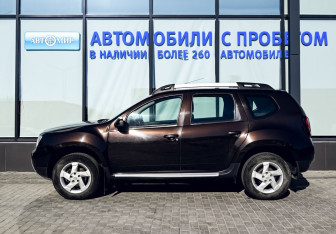 Подержанный автомобиль Renault Duster 2017 года (2 фото)