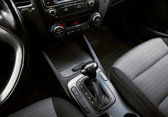 Подержанный автомобиль Kia Cerato Sedan 2013 года (9 фото)