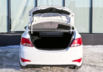 Подержанный автомобиль Hyundai Solaris Sedan 2015 года (15 фото)