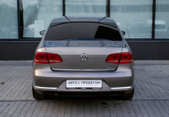 Подержанный автомобиль Volkswagen Passat Sedan 2011 года (4 фото)