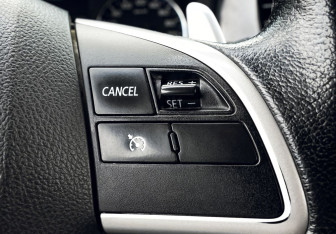 Подержанный автомобиль Mitsubishi Outlander 2014 года (13 фото)