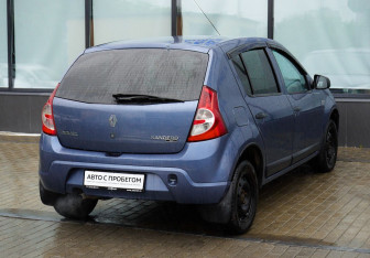 Подержанный автомобиль Renault Sandero 2011 года (5 фото)