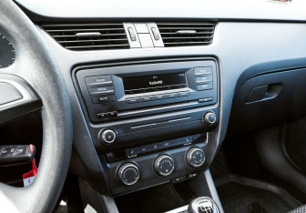 Подержанный автомобиль Skoda Octavia Liftback 2013 года (10 фото)