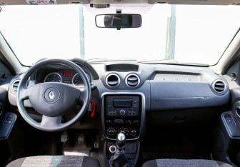 Подержанный автомобиль Renault Duster 2012 года (16 фото)