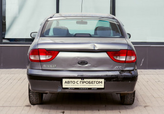 Подержанный автомобиль Renault Megane Sedan 2002 года (4 фото)