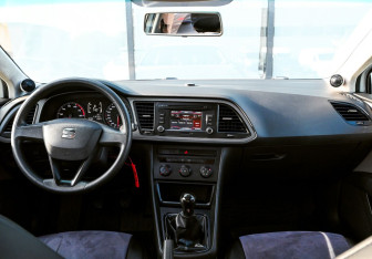 Подержанный автомобиль SEAT Leon Hatchback 2013 года (16 фото)